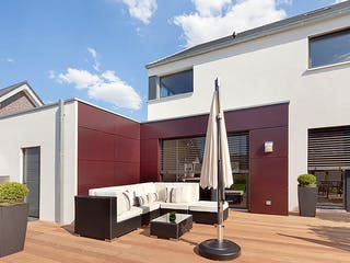 Fertighaus Mehrgenerationenhaus von petershaus, Satteldach-Klassiker Außenansicht 4