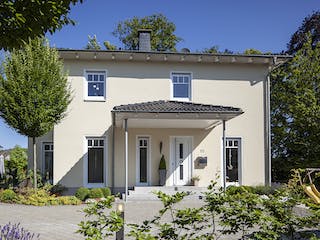 Massivhaus Conrad von Plan-Concept Massivhaus, Stadtvilla Außenansicht 1