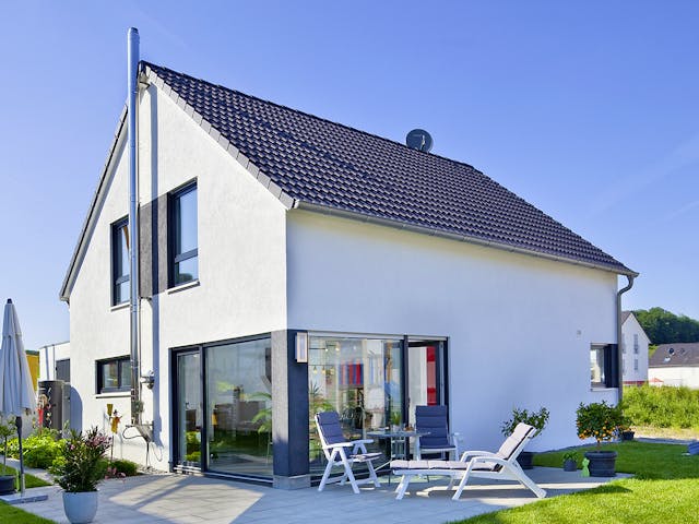 Massivhaus Escher von Plan-Concept Massivhaus, Satteldach-Klassiker Außenansicht 1