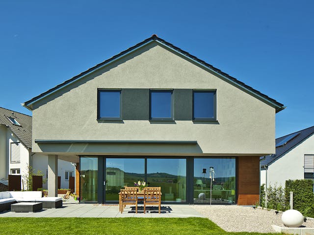 Massivhaus Ohlig von Plan-Concept Massivhaus, Satteldach-Klassiker Außenansicht 1