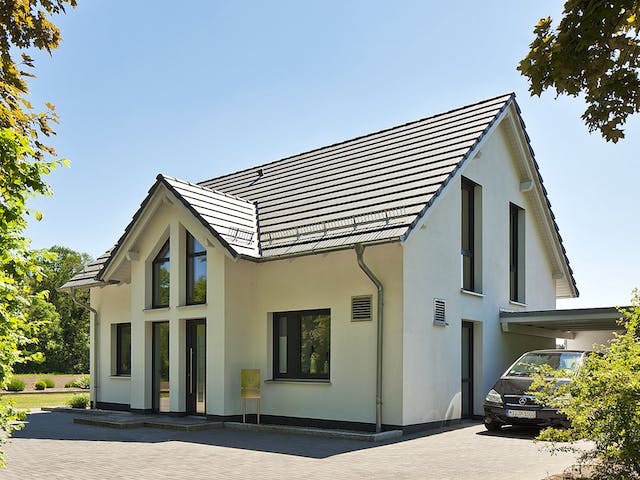 Massivhaus Paulik von Plan-Concept Massivhaus, Satteldach-Klassiker Außenansicht 2