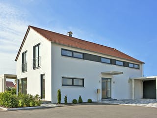 Massivhaus Zöllner von Plan-Concept Massivhaus, Satteldach-Klassiker Außenansicht 2