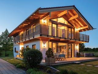 Fertighaus Liesl von Regnauer Hausbau Schlüsselfertig ab 609345€, Satteldach-Klassiker Außenansicht 3