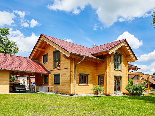 Blockhaus Rosengarten von Rems-Murr-Holzhaus Schlüsselfertig ab 564000€, Blockhaus Außenansicht 2