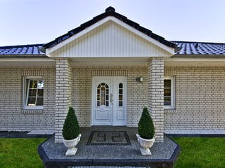 Massivhaus Winkelbungalow Ahlbeck von ROTH-MASSIVHAUS Schlüsselfertig ab 297200€, Bungalow Außenansicht 3