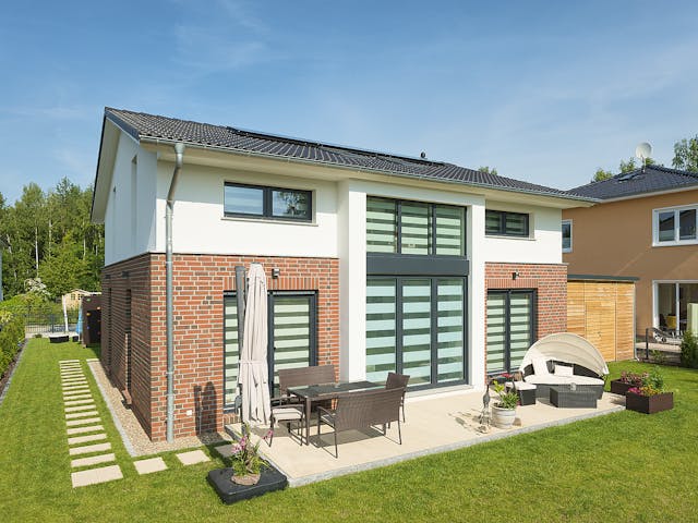 Massivhaus Haus Hamburg von ROTH-MASSIVHAUS Schlüsselfertig ab 375600€, Satteldach-Klassiker Außenansicht 1 Massivhaus Haus Hamburg von ROTH-MASSIVHAUS Schlüsselfertig ab 375600€, Satteldach-Klassiker Außenansicht 1