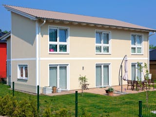 Massivhaus Pultus von ROTH-MASSIVHAUS Schlüsselfertig ab 325800€, Pultdachhaus Außenansicht 2