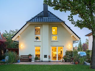 Massivhaus Haus Stade von ROTH-MASSIVHAUS Schlüsselfertig ab 271300€, Satteldach-Klassiker Außenansicht 3