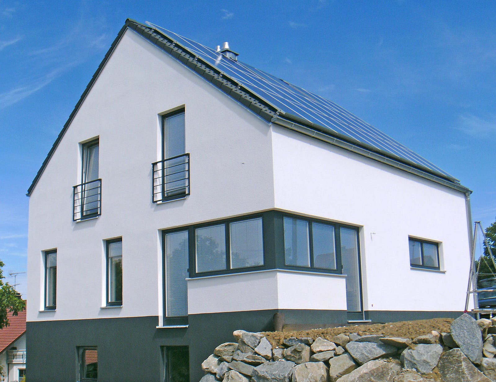 Massivhaus Junge Familie von Rothdach, Satteldach-Klassiker Außenansicht 1