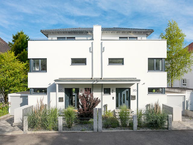 Fertighaus D 30-166.2 - Walmdach Doppelhaus von SchwörerHaus Schlüsselfertig ab 534901€, Stadtvilla Außenansicht 2