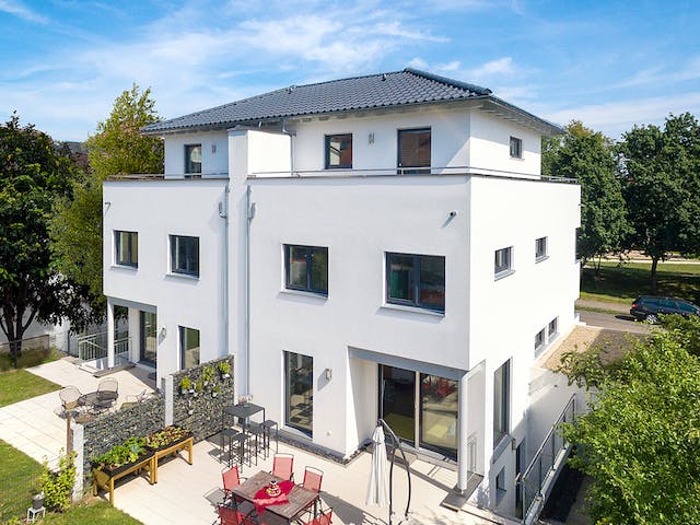 Fertighaus D 30-166.2 - Walmdach Doppelhaus von SchwörerHaus Schlüsselfertig ab 534901€, Stadtvilla Außenansicht 3
