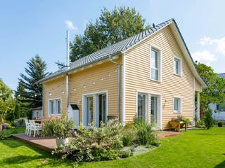 Fertighaus E 15-144.4 - Schwedenhaus von SchwörerHaus Schlüsselfertig ab 367850€, Satteldach-Klassiker Außenansicht 2
