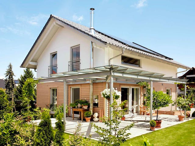 Fertighaus E 15-147.3 - Einfamilienhaus mit Terrasse von SchwörerHaus Schlüsselfertig ab 358371€, Außenansicht 2