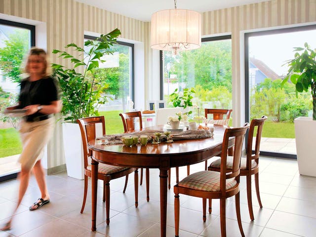Fertighaus E 15-153.1 - Sonneninselhaus von SchwörerHaus Schlüsselfertig ab 423735€, Satteldach-Klassiker Innenansicht 2
