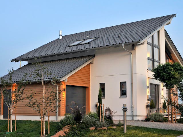 Fertighaus E 15-154.1 - Fertighaus mit Holz von SchwörerHaus Schlüsselfertig ab 446140€, Pultdachhaus Außenansicht 2