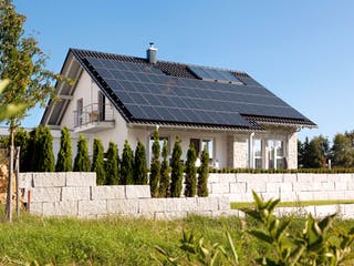 Fertighaus E 15-201.1 - Plusenergiehaus von SchwörerHaus Schlüsselfertig ab 566696€, Satteldach-Klassiker Außenansicht 2