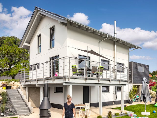 Fertighaus E 15-121.7 - Kundenhaus mit Eigenleistungen von SchwörerHaus - Österreich, Außenansicht 1
