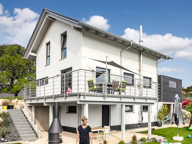 Fertighaus E 15-121.7 - Kundenhaus Bagatur von SchwörerHaus Schlüsselfertig ab 352818€, Satteldach-Klassiker Außenansicht 1