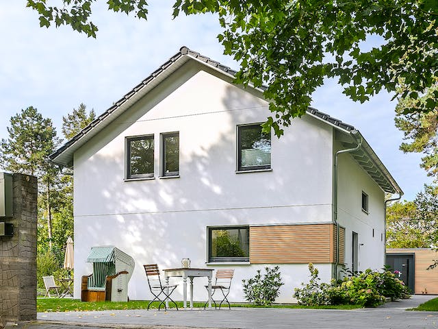 Fertighaus E 15-143.26 - Holz Fertighaus von SchwörerHaus Schlüsselfertig ab 353176€, Satteldach-Klassiker Außenansicht 3