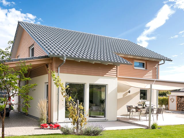 Fertighaus E 15-150.6 - Aktionshaus mit Sonneninsel von SchwörerHaus Schlüsselfertig ab 365653€, Außenansicht 2