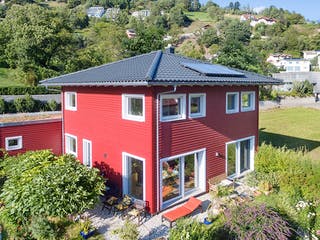 Fertighaus E 20-144.8 - Skandinavisches Holzhaus als Fertighaus von SchwörerHaus Schlüsselfertig ab 437751€, Außenansicht 2