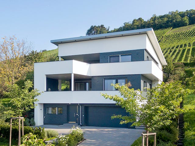 Fertighaus E 20-222.1 - Villa in Hanglage von SchwörerHaus Schlüsselfertig ab 1031805€, Cubushaus Außenansicht 2
