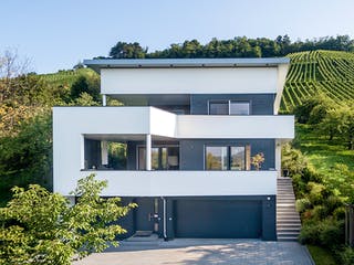 Fertighaus E 20-222.1 - Villa in Hanglage von SchwörerHaus Schlüsselfertig ab 1031805€, Cubushaus Außenansicht 3