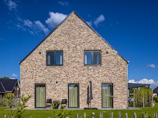 Massivhaus Haus Mayer von Splietker Bau, Satteldach-Klassiker Außenansicht 3