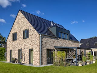 Massivhaus Haus Mayer von Splietker Bau, Satteldach-Klassiker Außenansicht 4