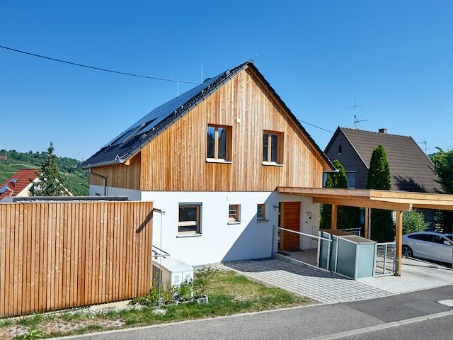 Blockhaus Stuttgart von Rems-Murr-Holzhaus Schlüsselfertig ab 433000€, Satteldach-Klassiker Außenansicht 1