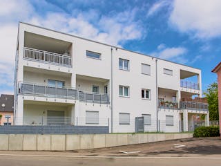 Fertighaus Mehrfamilienhaus mit 6 Wohnungen in Holzfertigbauweise von WeberHaus - Mehrfamilienhäuser, Außenansicht 2