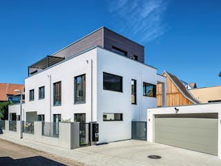 Fertighaus Mehrgenerationenhaus mit 4 Mietwohnungen von WeberHaus - Mehrfamilienhäuser, Cubushaus Außenansicht 2