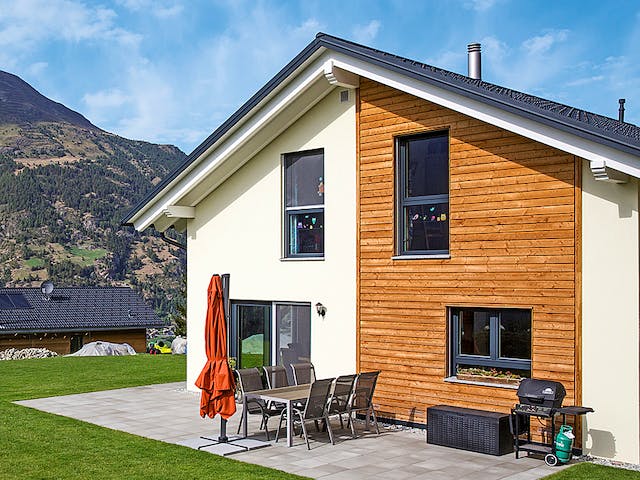 Fertighaus Kundenhaus Balance 300 von WeberHaus Schlüsselfertig ab 370800€, Satteldach-Klassiker Außenansicht 2