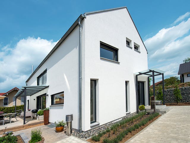 Fertighaus Kundenhaus Friemert sunshine 310 von WeberHaus Schlüsselfertig ab 357700€, Satteldach-Klassiker Außenansicht 2