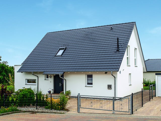 Fertighaus Kundenhaus Herse Balance 300 von WeberHaus Schlüsselfertig ab 370800€, Satteldach-Klassiker Außenansicht 2