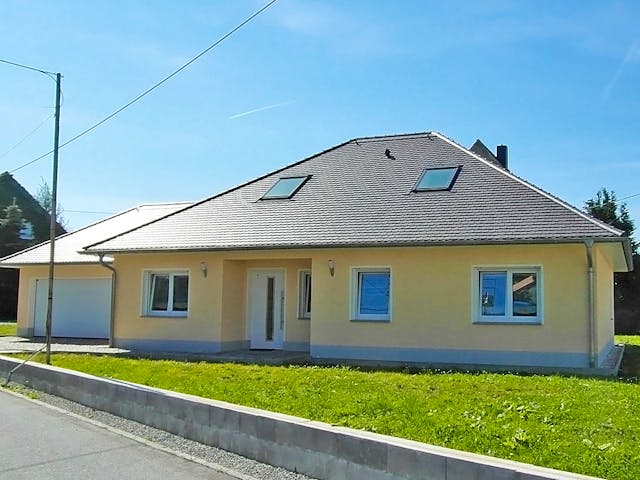 Massivhaus Bunganlow 353 von WEIOTT-Massiv-Haus, Bungalow Außenansicht 1 Massivhaus Bunganlow 353 von WEIOTT-Massiv-Haus, Bungalow Außenansicht 1