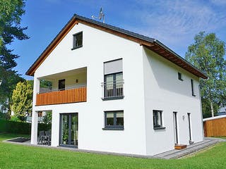 Fertighaus Haus Bretten von Wiese und Heckmann, Satteldach-Klassiker Außenansicht 1