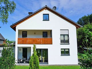 Fertighaus Haus Bretten von Wiese und Heckmann, Satteldach-Klassiker Außenansicht 3