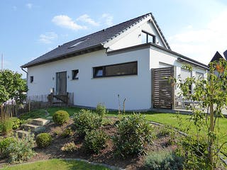 Fertighaus Haus Kersting von Wiese und Heckmann, Satteldach-Klassiker Außenansicht 3