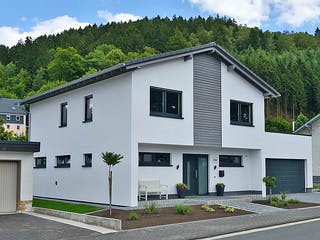 Fertighaus Haus Nübold-Bracht von Wiese und Heckmann, Satteldach-Klassiker Außenansicht 1