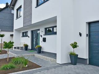 Fertighaus Haus Nübold-Bracht von Wiese und Heckmann, Satteldach-Klassiker Außenansicht 4